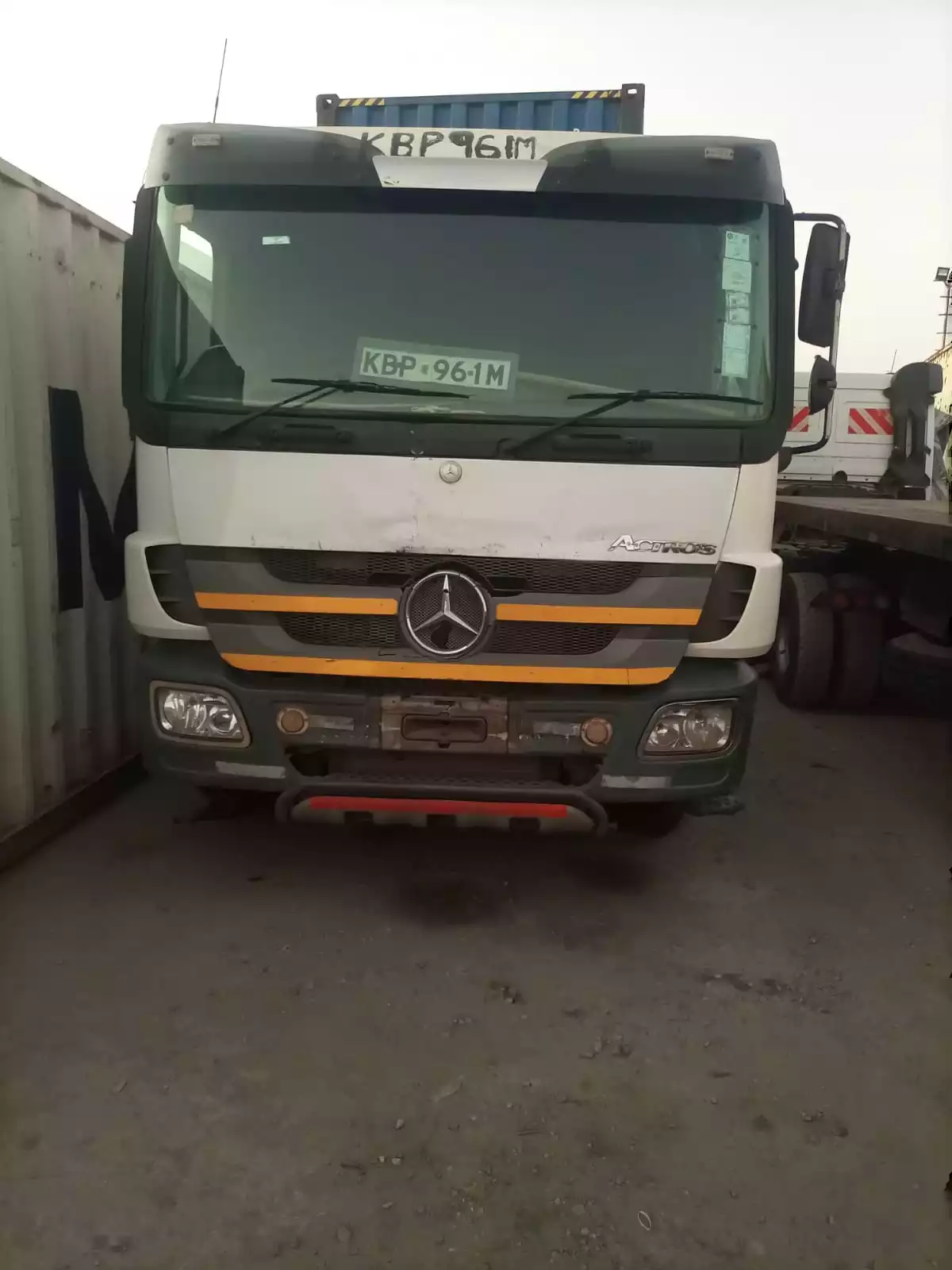 Mercedes Benz Actross 3340 front side