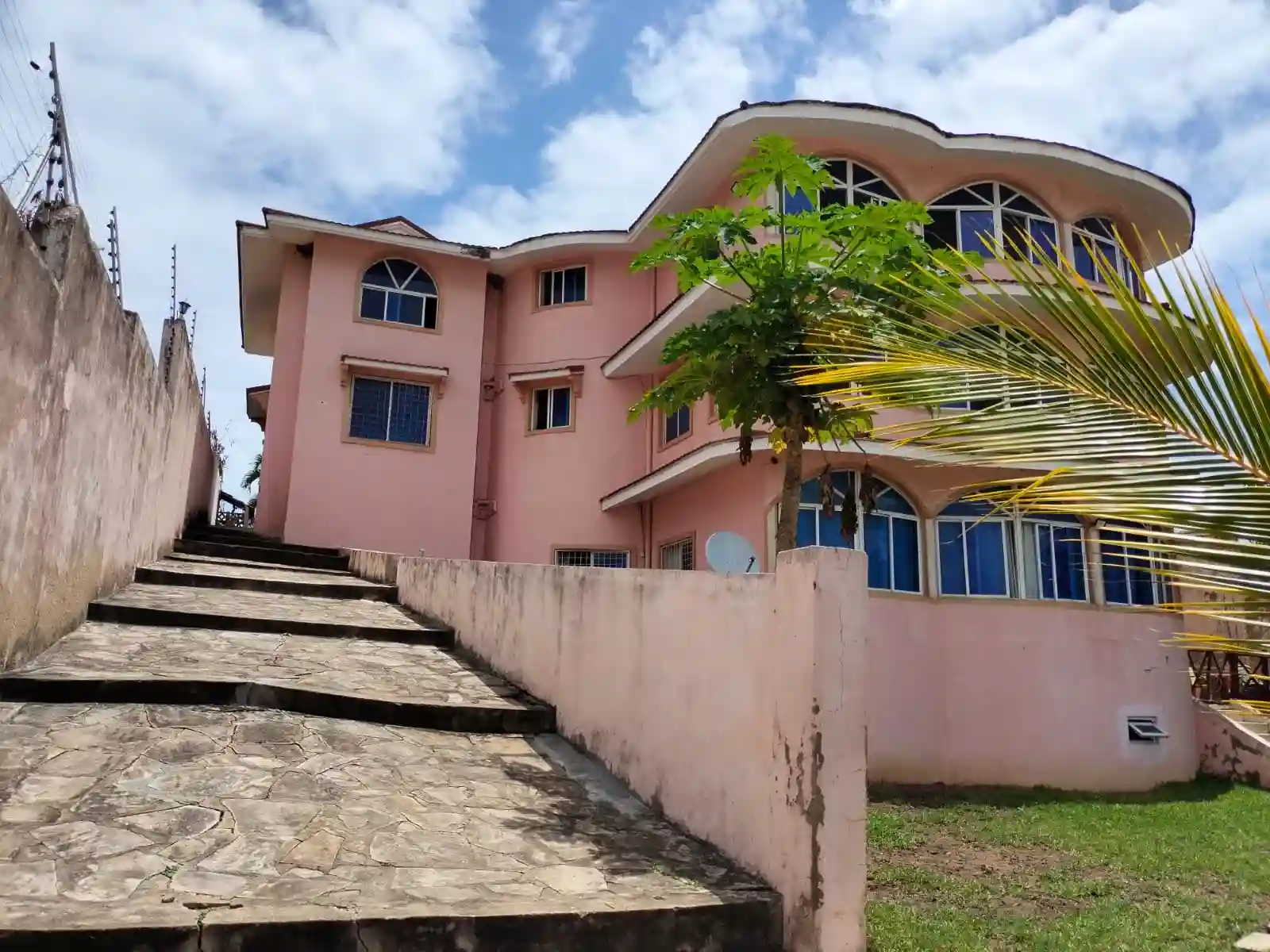 Prime Property facing the beach